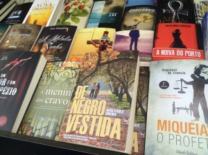de-negro-vestida-feira-livro